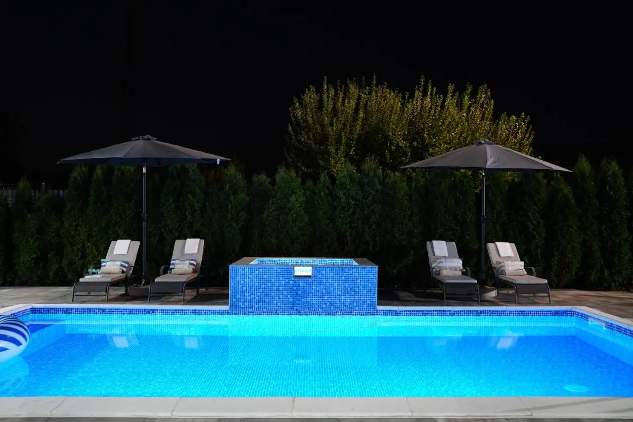 LUXIA PRIVATE ESTATE Sauna & Pool x Jacuzzi with Fireplace outdoor lounge