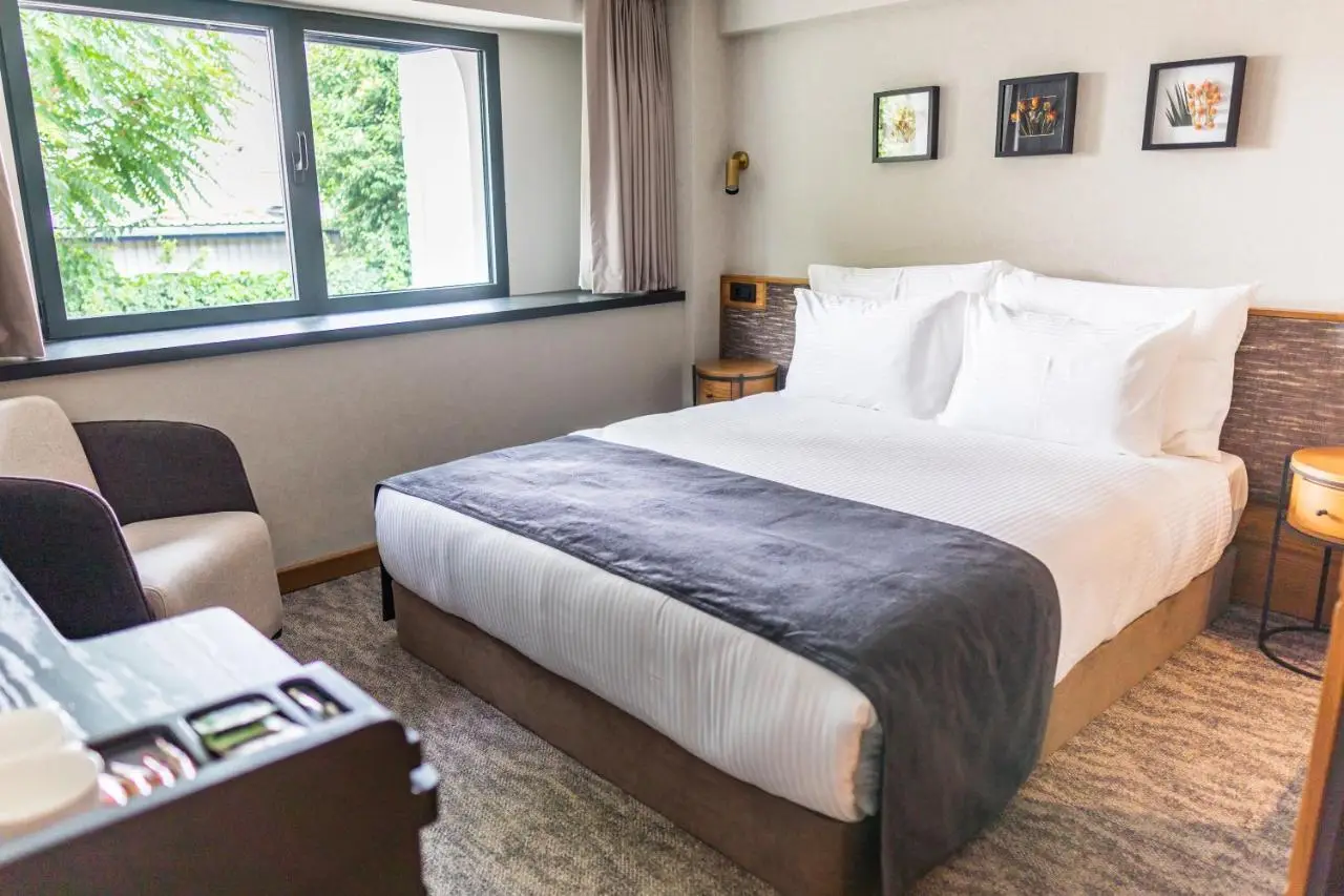 MEG HOTEL