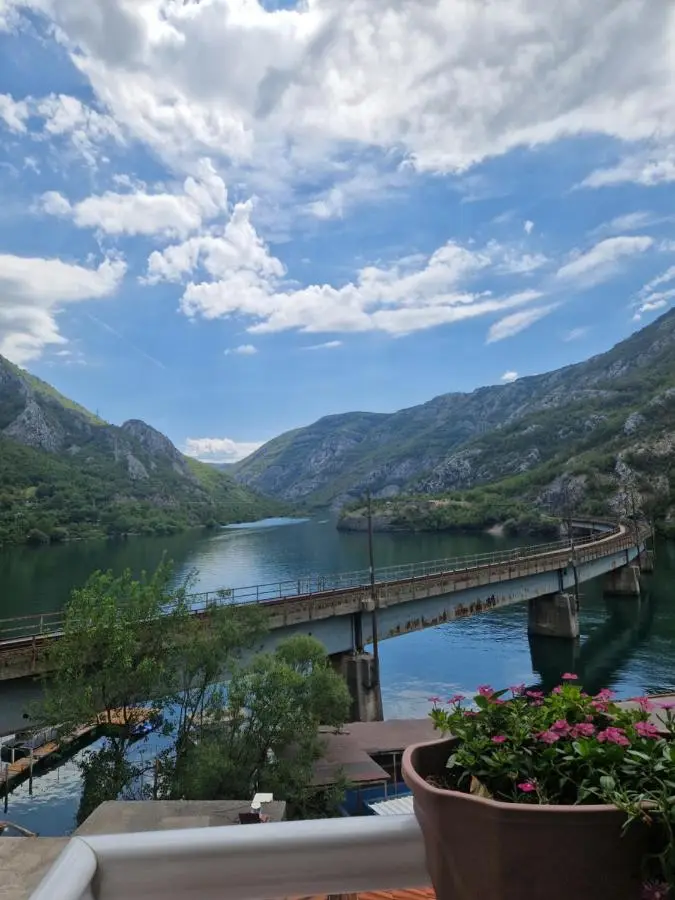 Visit Dreznica - Canyon Retreat