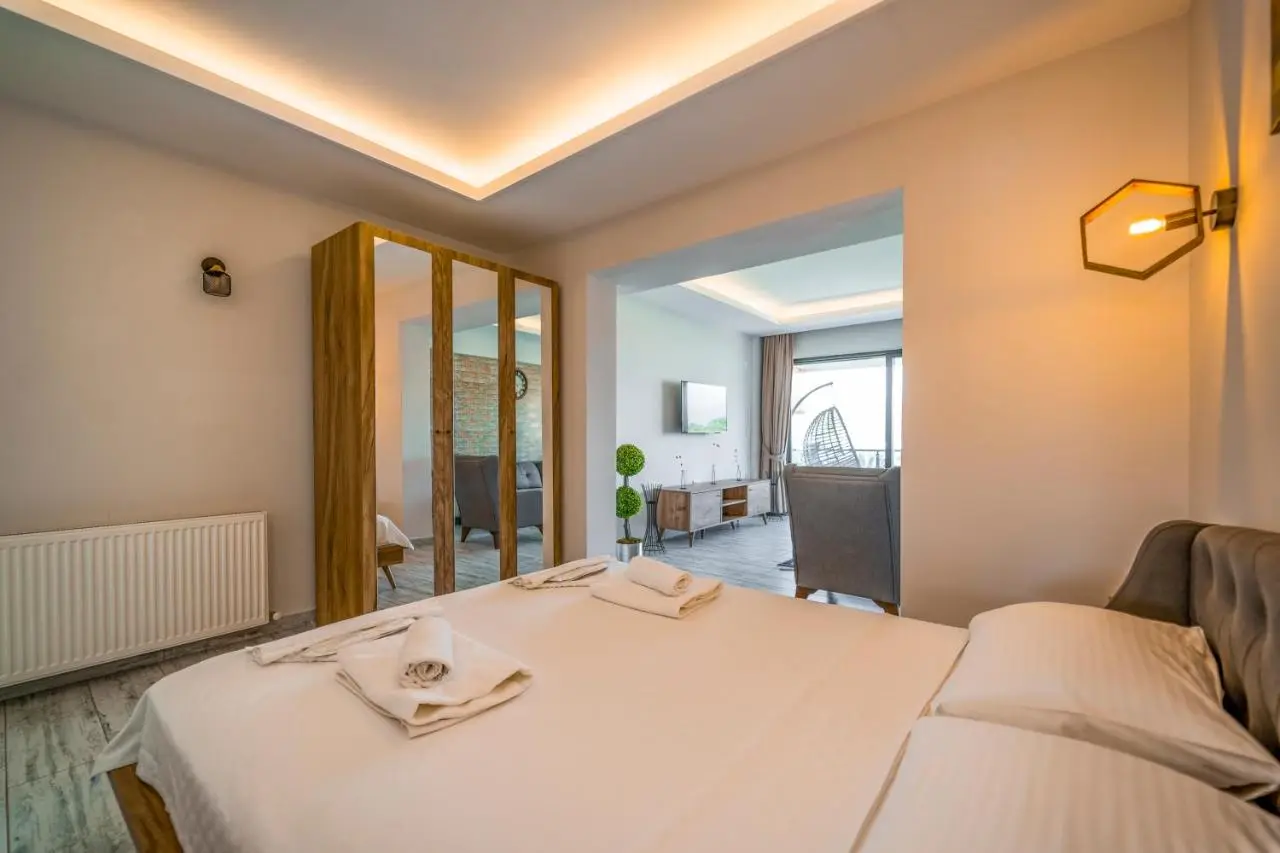 Nakas Suites