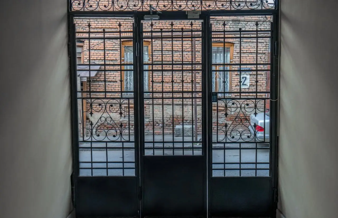 8 Rooms Apartotel On Meidan