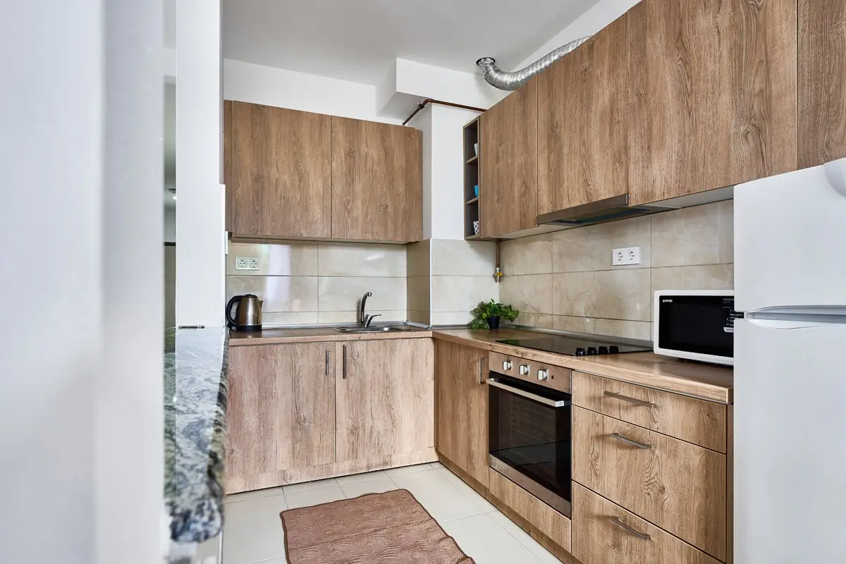 Deluxe Two-Bedroom Riverview Apartment