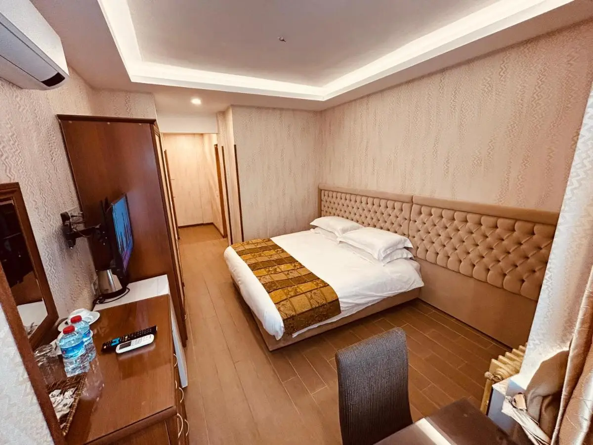 Lily Rooms