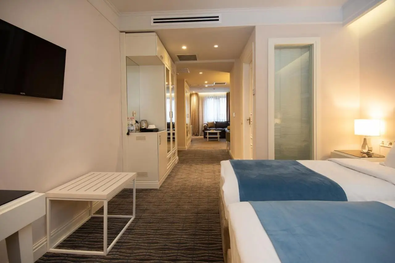 City Avenue Hotel