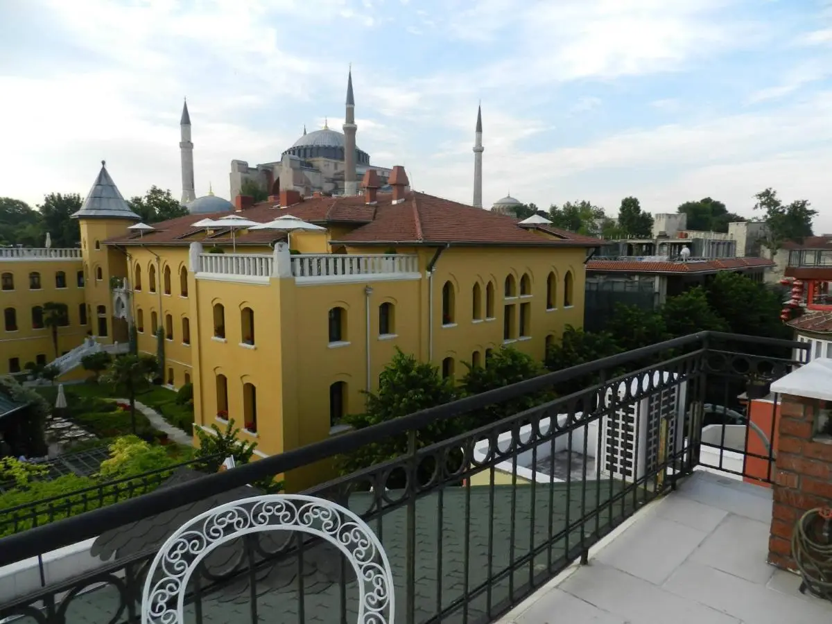Berk Guest House - Grandma's House