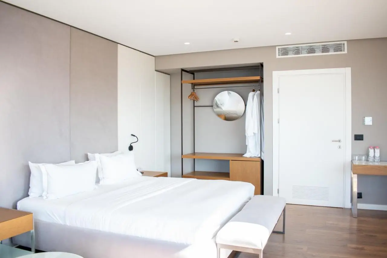 Yacht Hotel