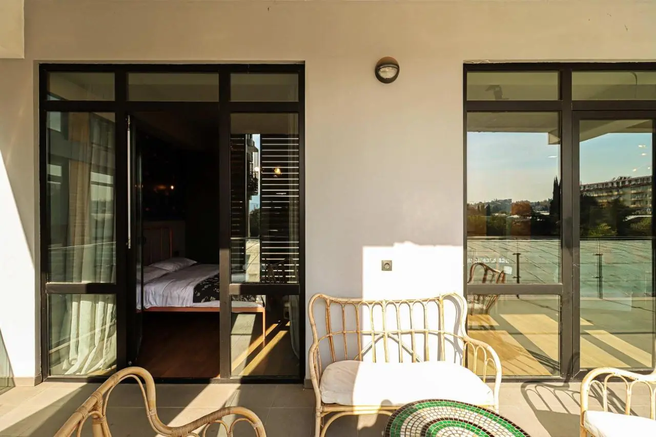 Wehost Apartment - On-site Pool & Gym - Not Included
