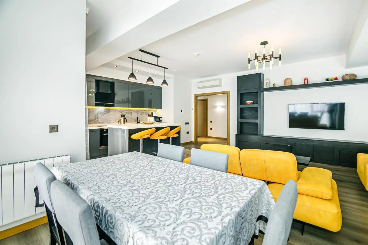 KING Luxury Apartment in Baku