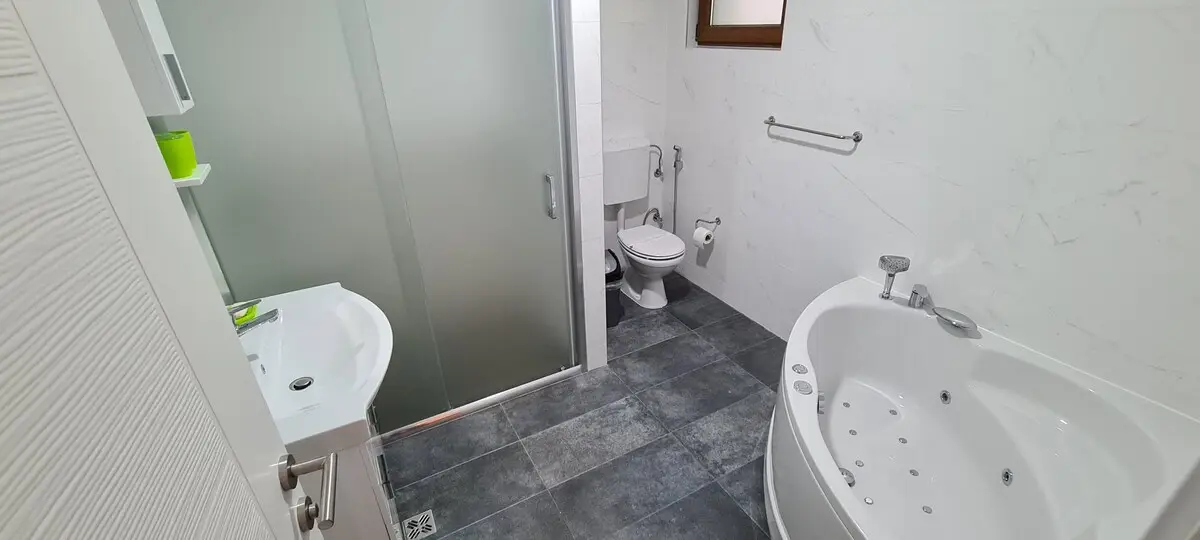 Ground floor, 3BDR, shared pool