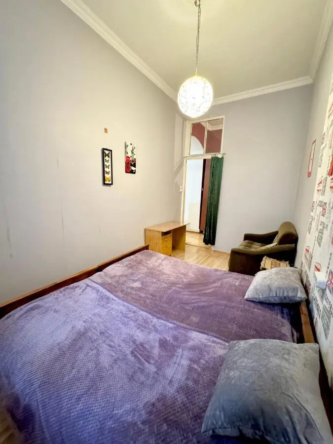 Old Tbilisi Authentic spacious 3BR Apartment with Balcony, Walk to Freedom Sq, Family friendly