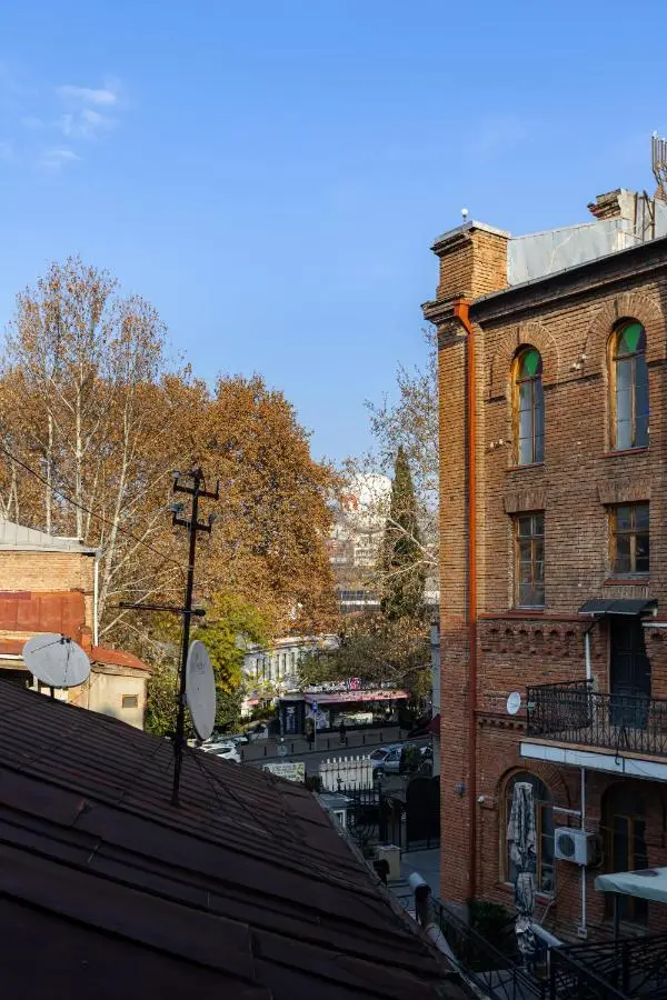Apart Meidani - Stylish Old Town Apartment with Balcony & Synagogue View