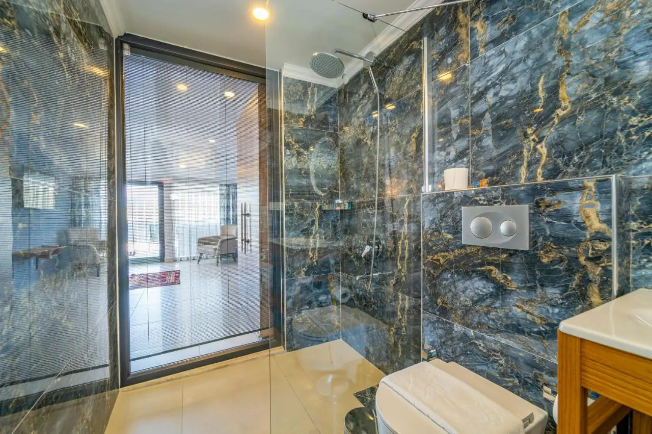 Nakas Suites