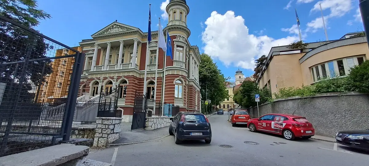 Cozy flat in central area right up Ferhadija St.
