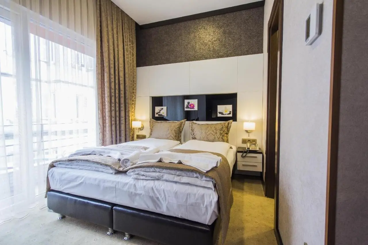 La Pazza Suites