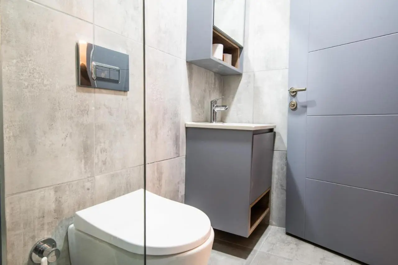 opera wall suite
