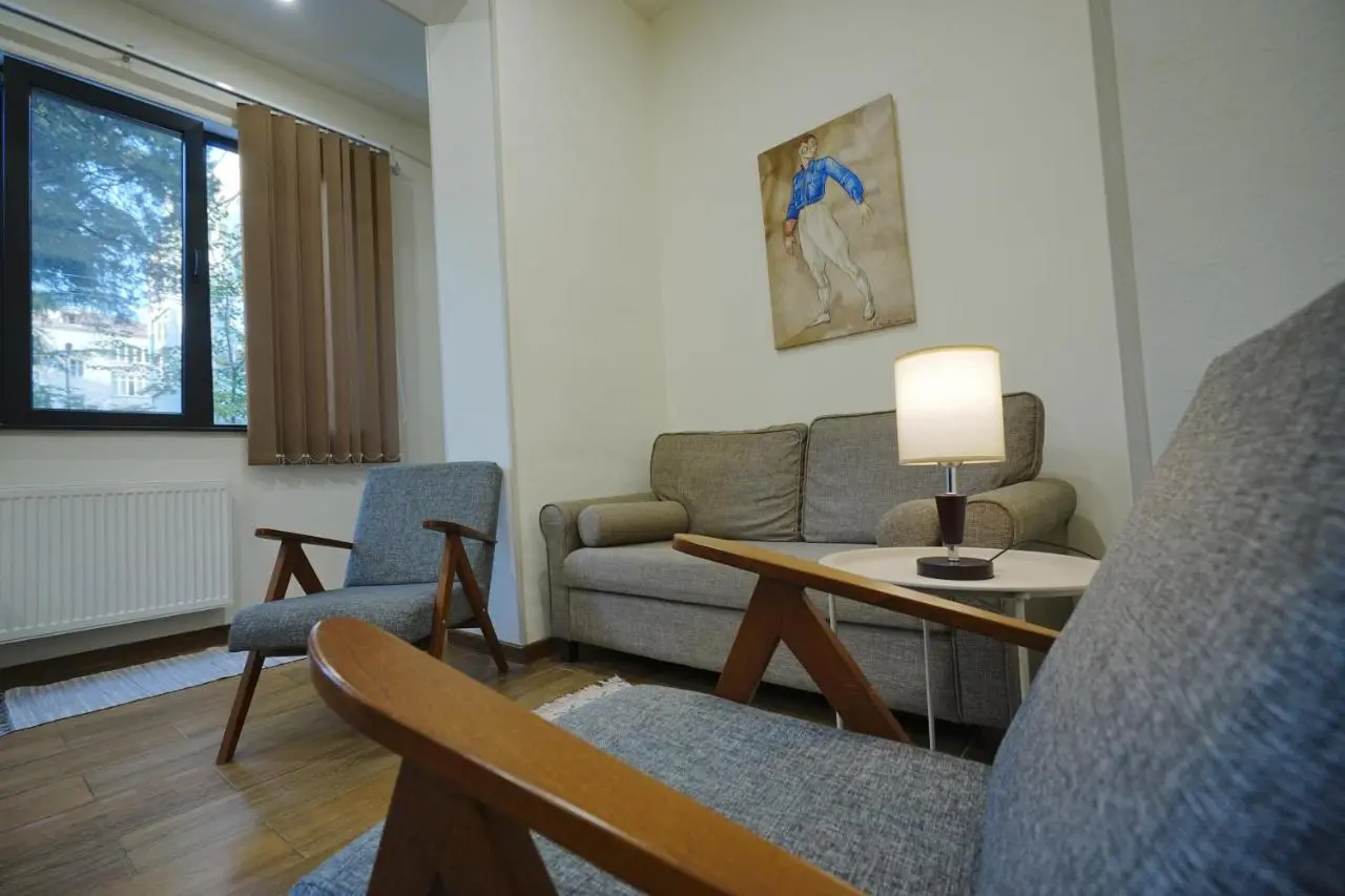 Cozy Apartment Near Holiday Inn