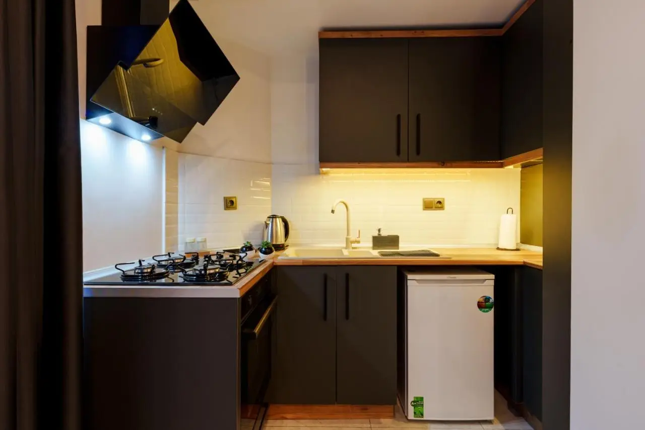 Mrt Suites Lara