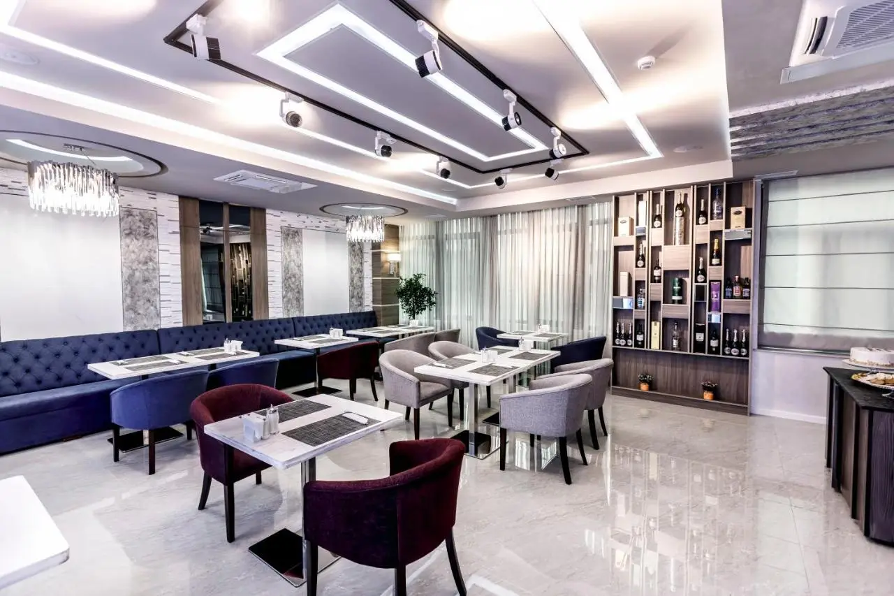 Parallel Hotel