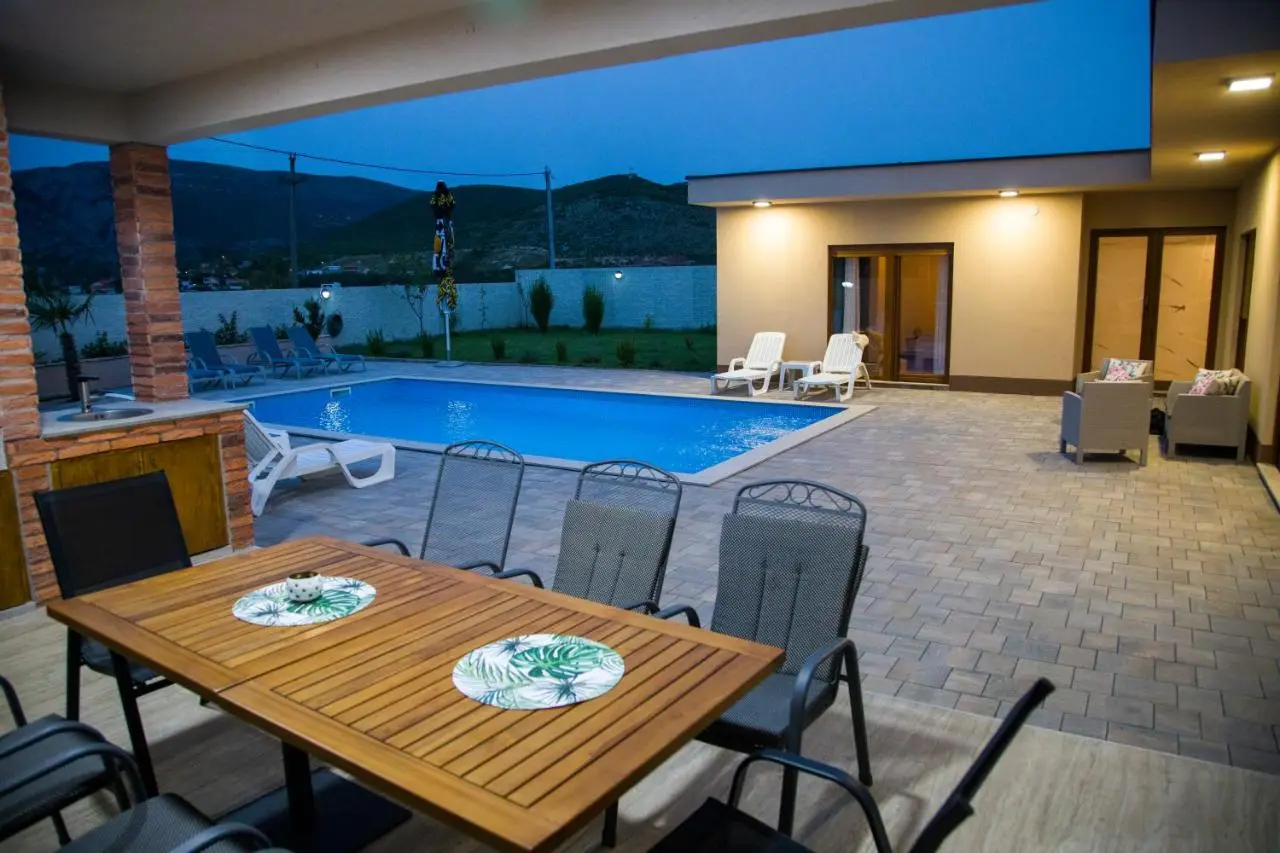 Luxury Villa G Residency