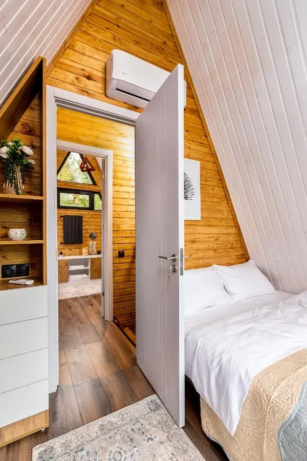 Luxury Cottages with Hot Tubes, Garden and BBQ