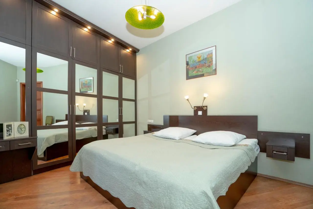 Apartment Baratashvili street