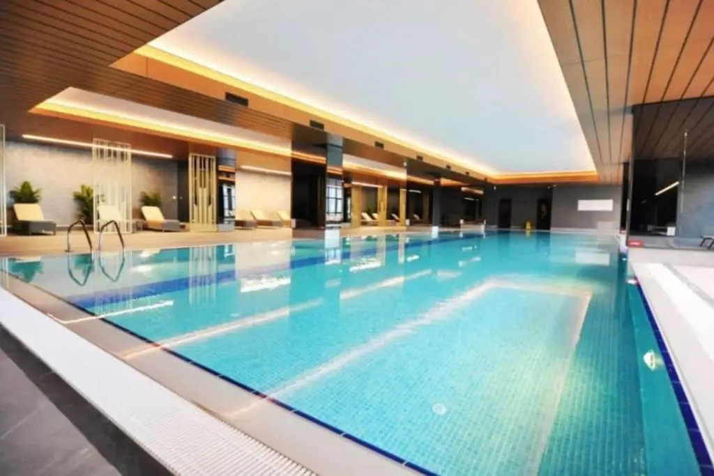 Elegant 2 bedroom apt Sinpas queen gym pools