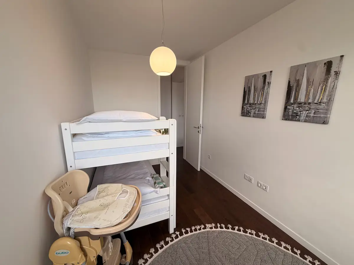 Spacious Apartment with Stunning Views & Many Beds