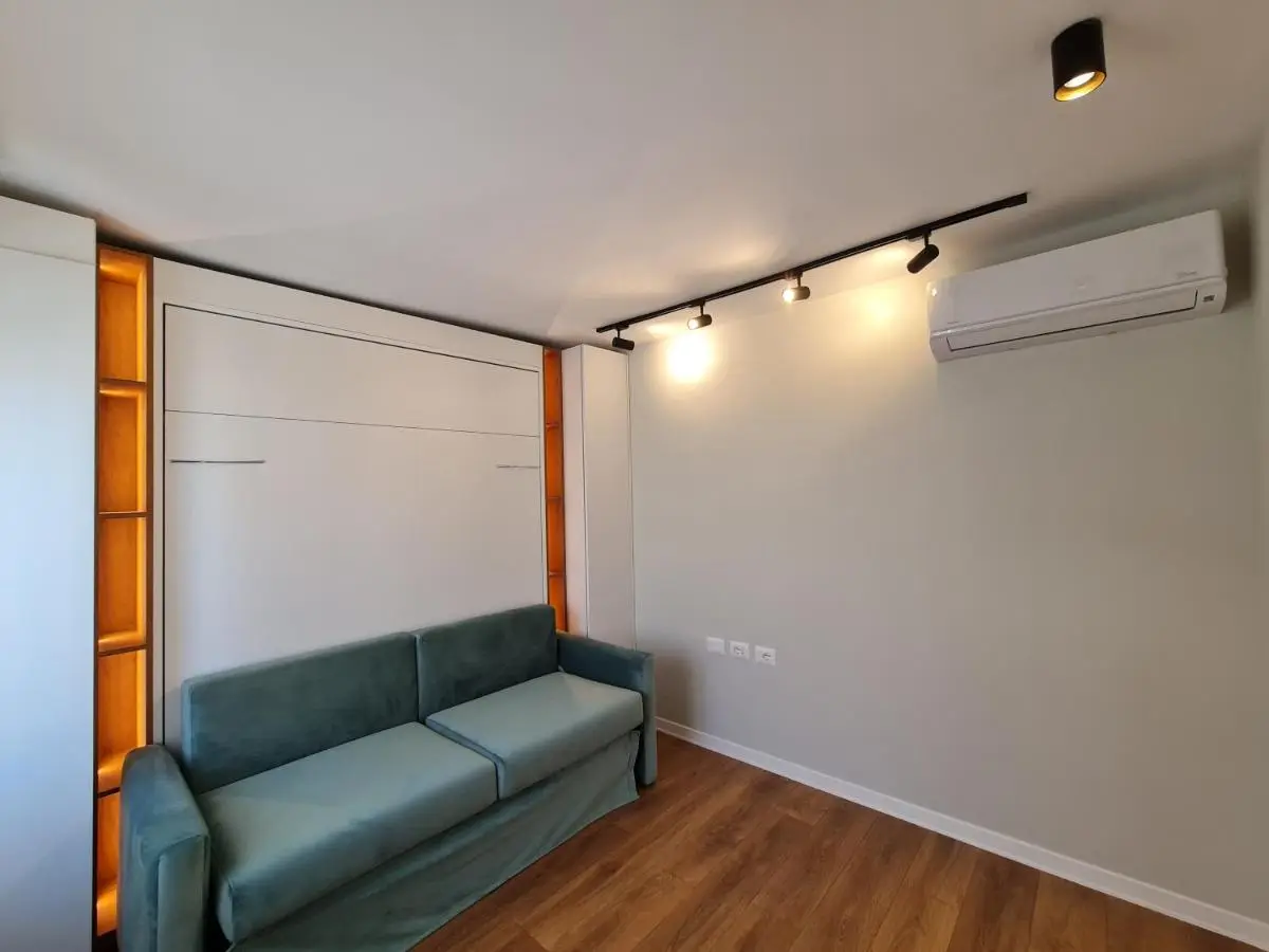 Adore - Modern Studio