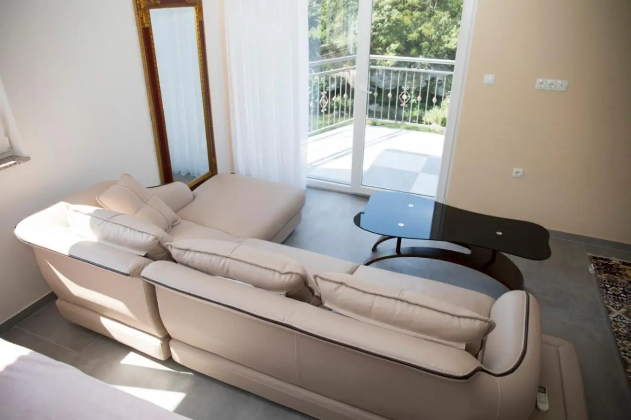 Kovac Riverfront Apartments