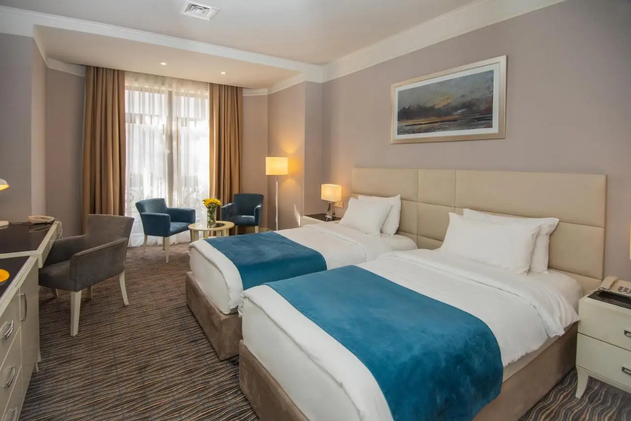 City Avenue Hotel