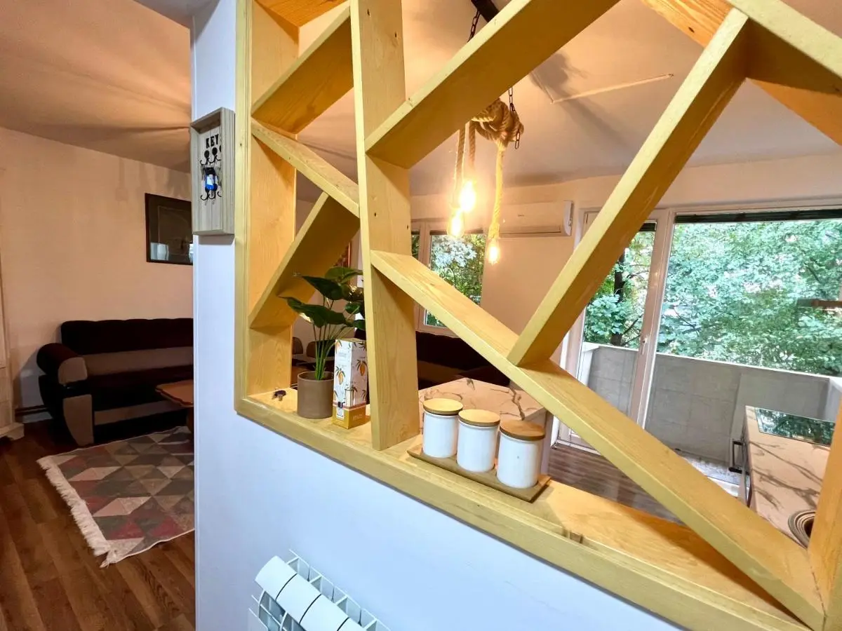Spacious Two-Bedroom Apartment with Free Parking