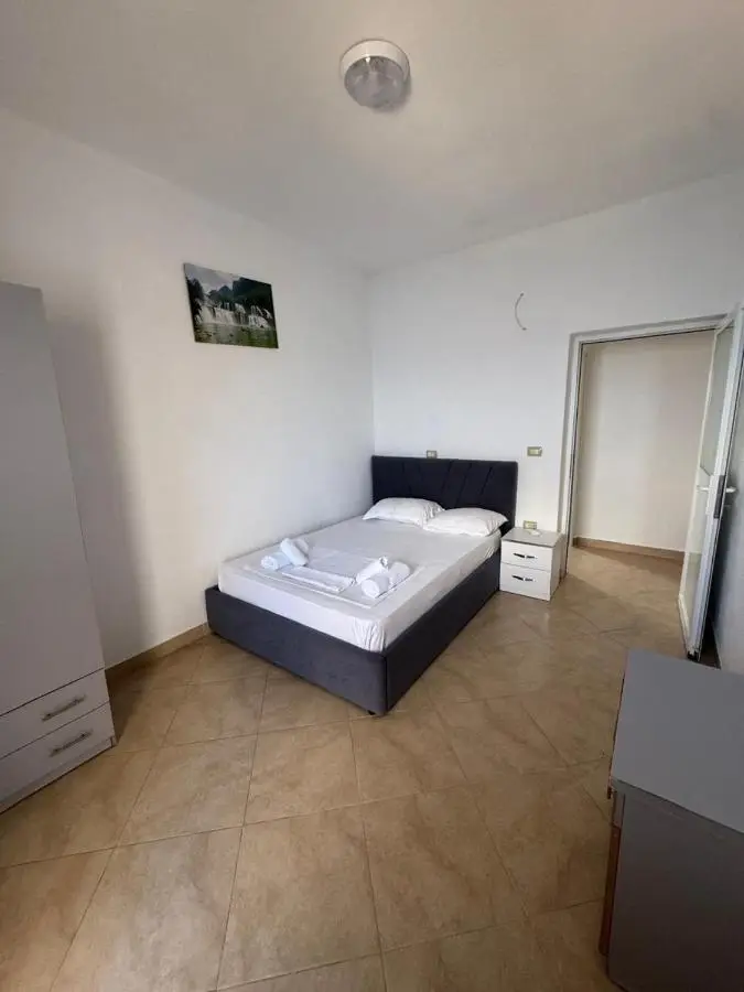 Redi's Seaview Apartments
