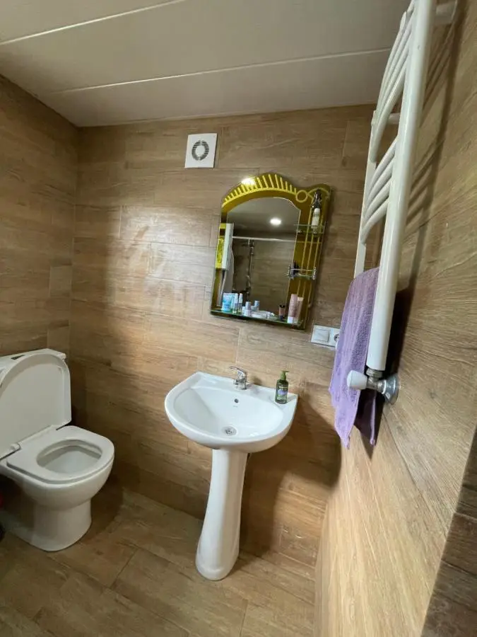 Isolated second floor for rent with separate kitchen and bathroom