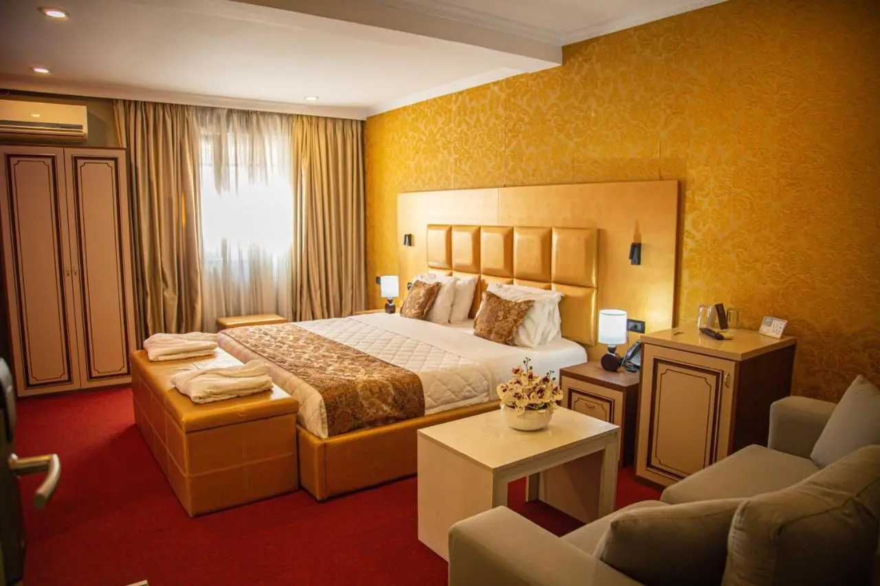 Hotel Deluxe