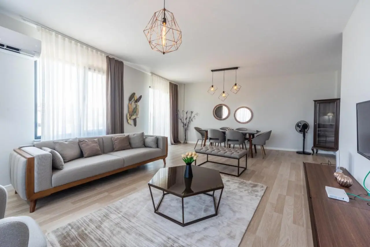 Green Hills Suites