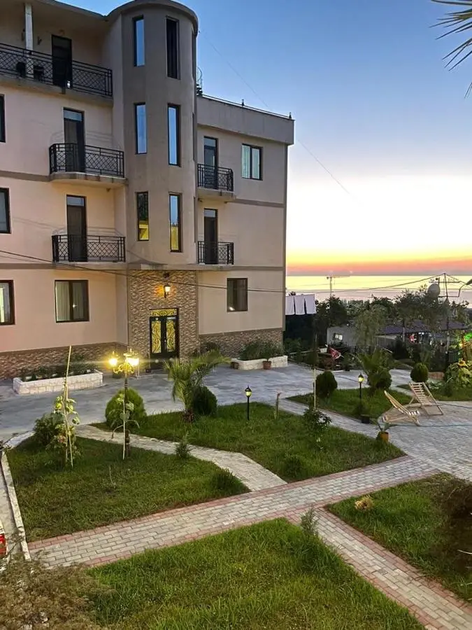 Green Yard Hotel