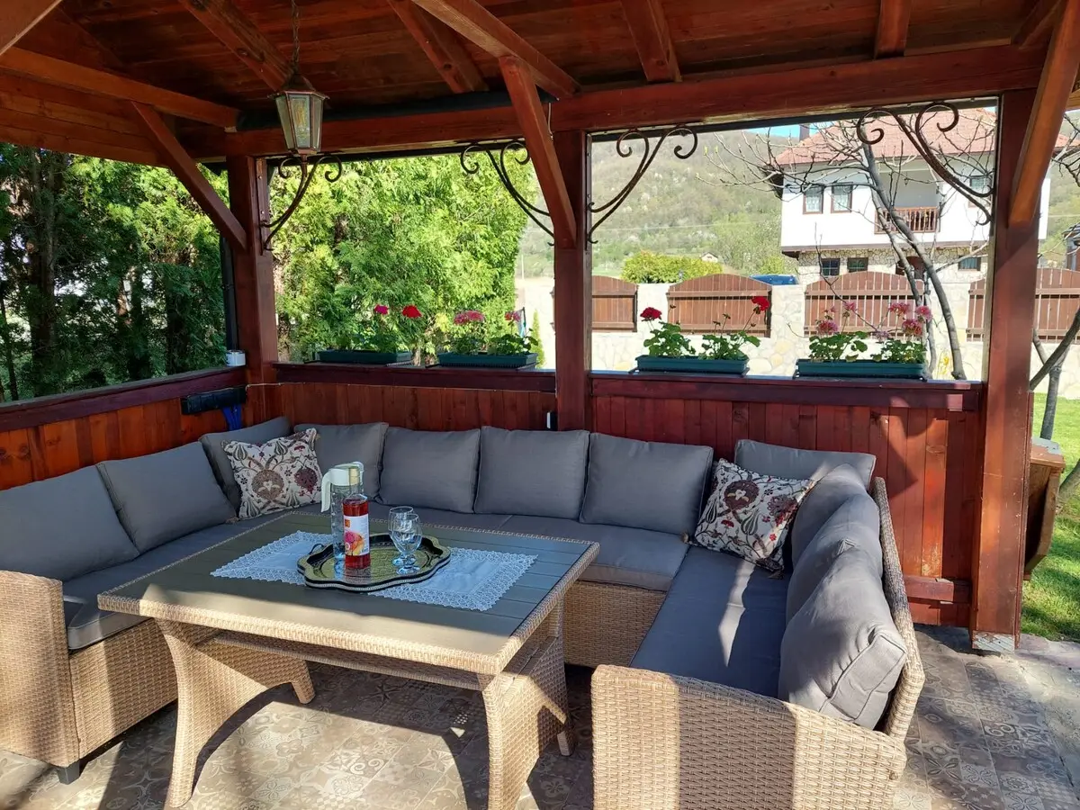 Bosnian house Emina