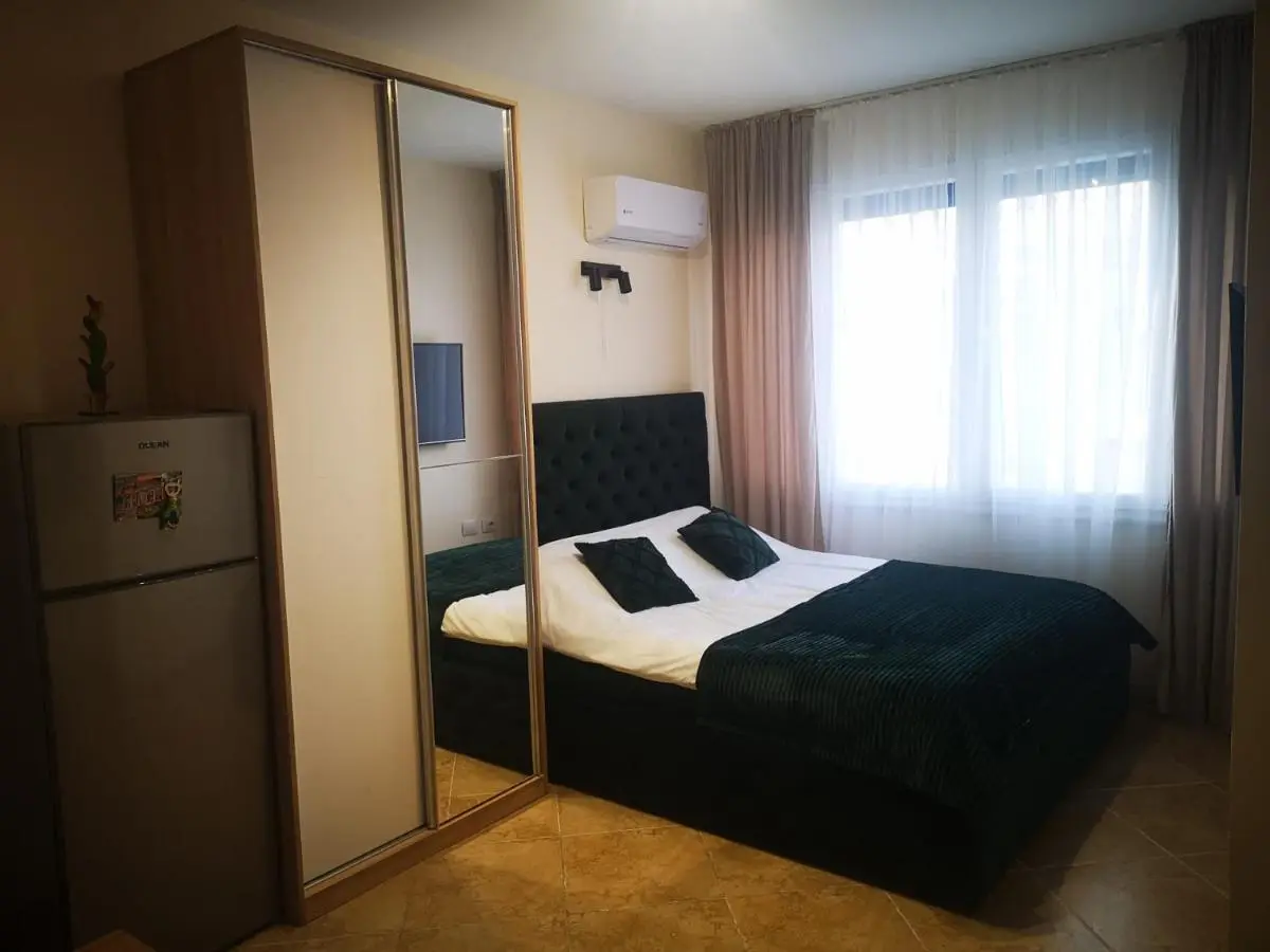 Riviera Deluxe Apartments