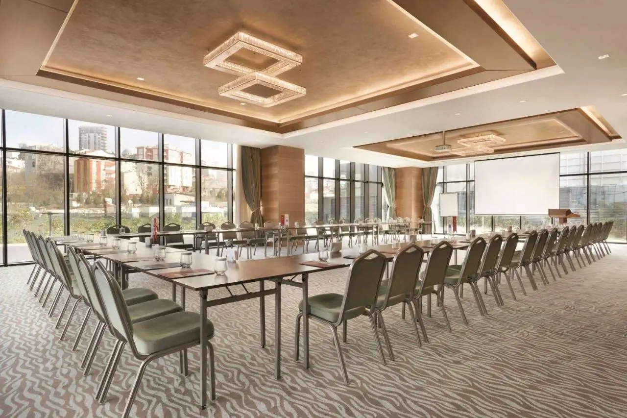TRYP by Wyndham Istanbul Basın Ekspres