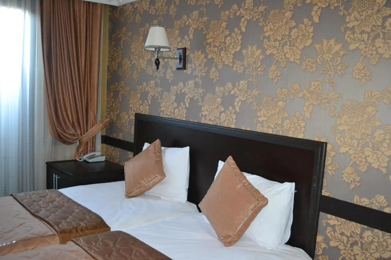 Ares Hotel