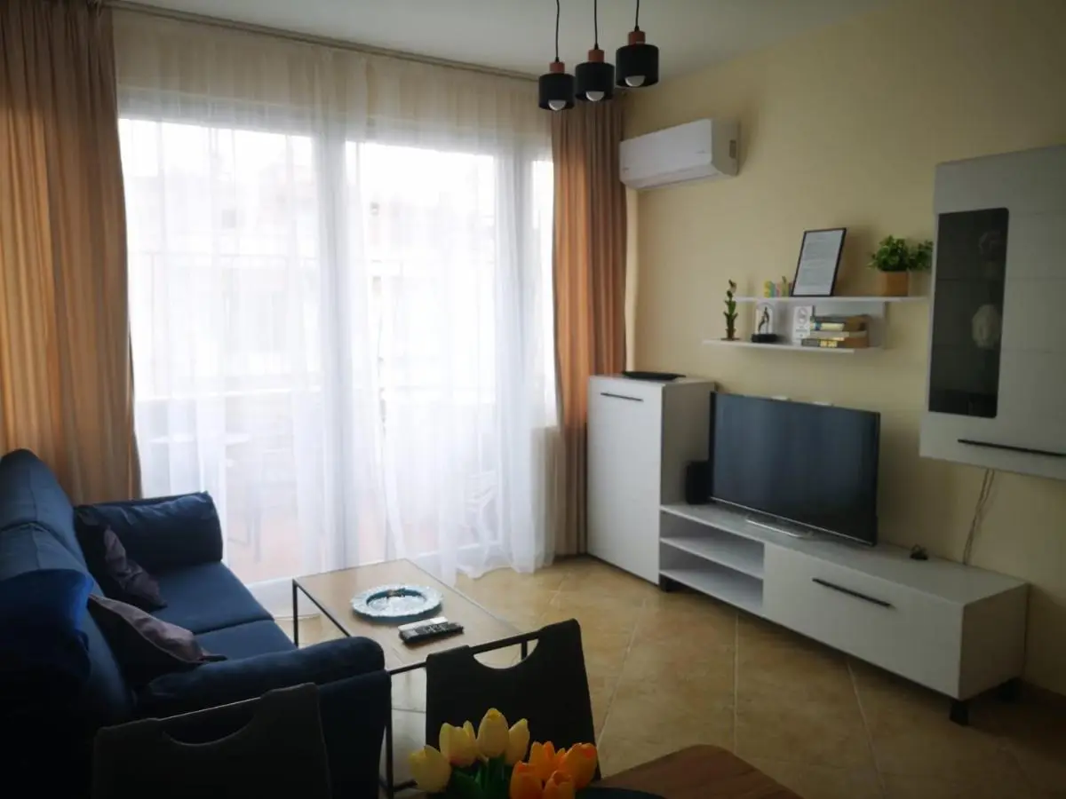 Riviera Deluxe Apartments