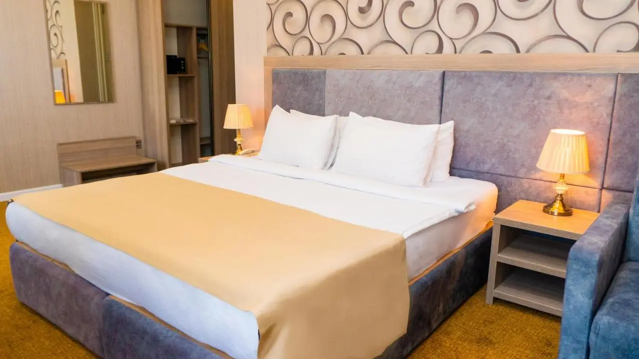 Grand Midway Hotel