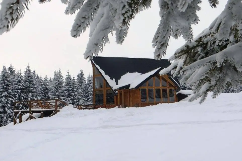 Mountain bungalows and a Hobbit House - Jazavčije Rupe