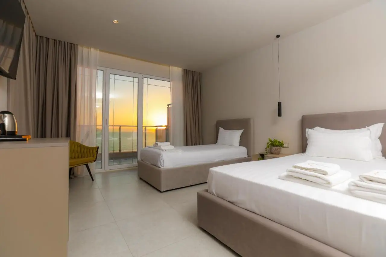 Toto Hotel & Apartments