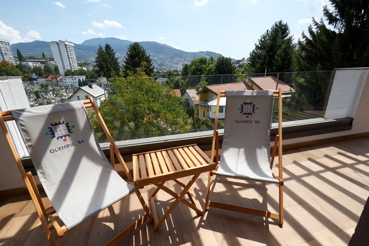 Olympic 84 outdoor Jacuzzi three bedroom apartment