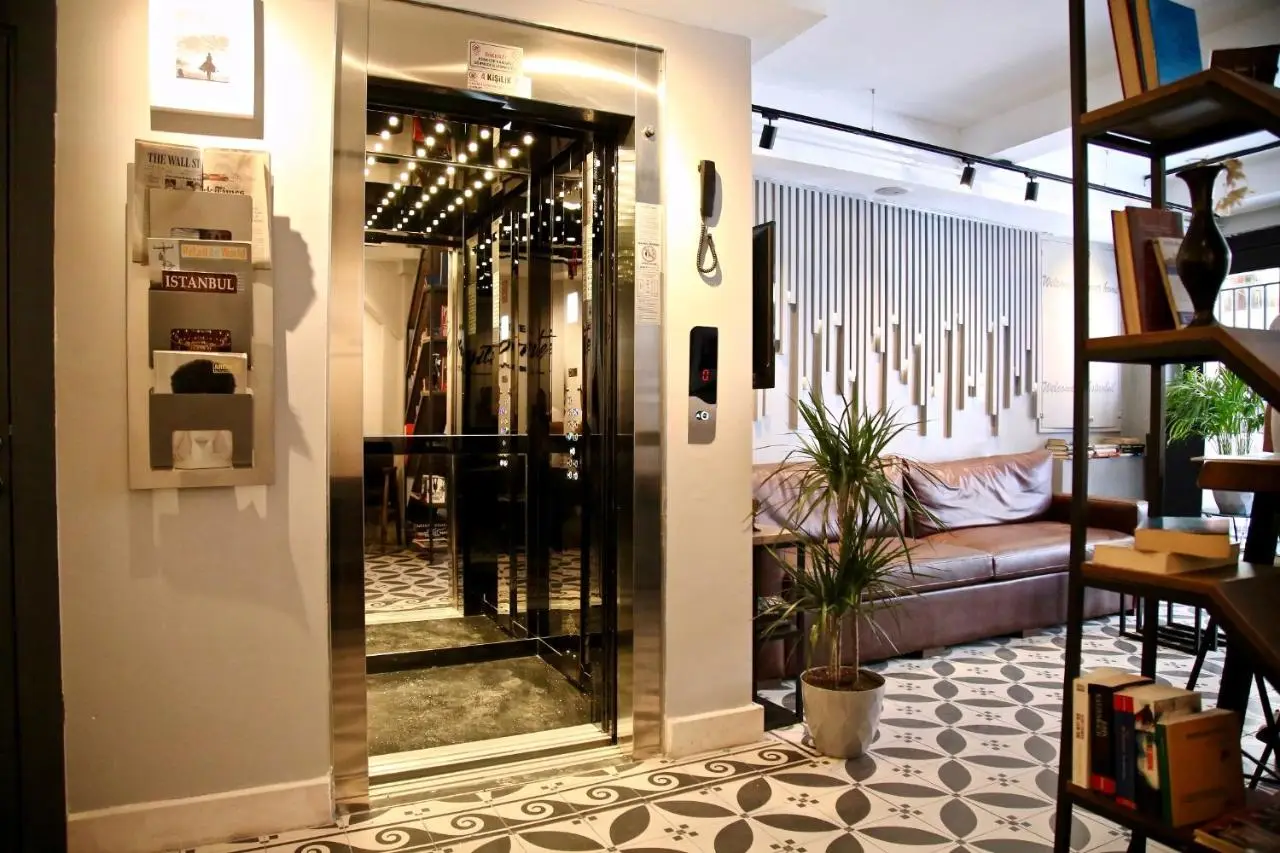 HOTEL BRONTE