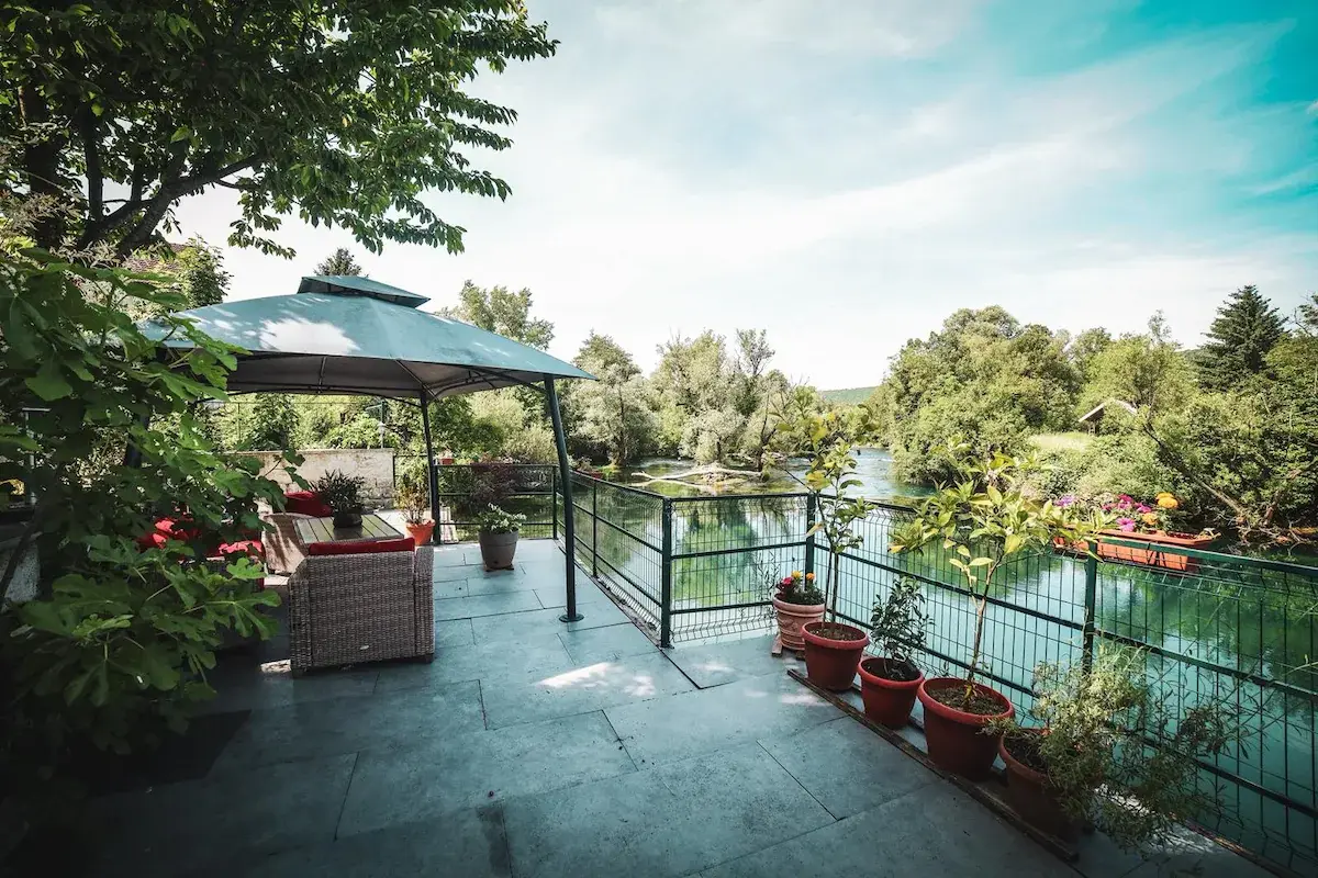 Go2Bihac Villa, 8 bedrooms, 7 bath, 10 aircon.