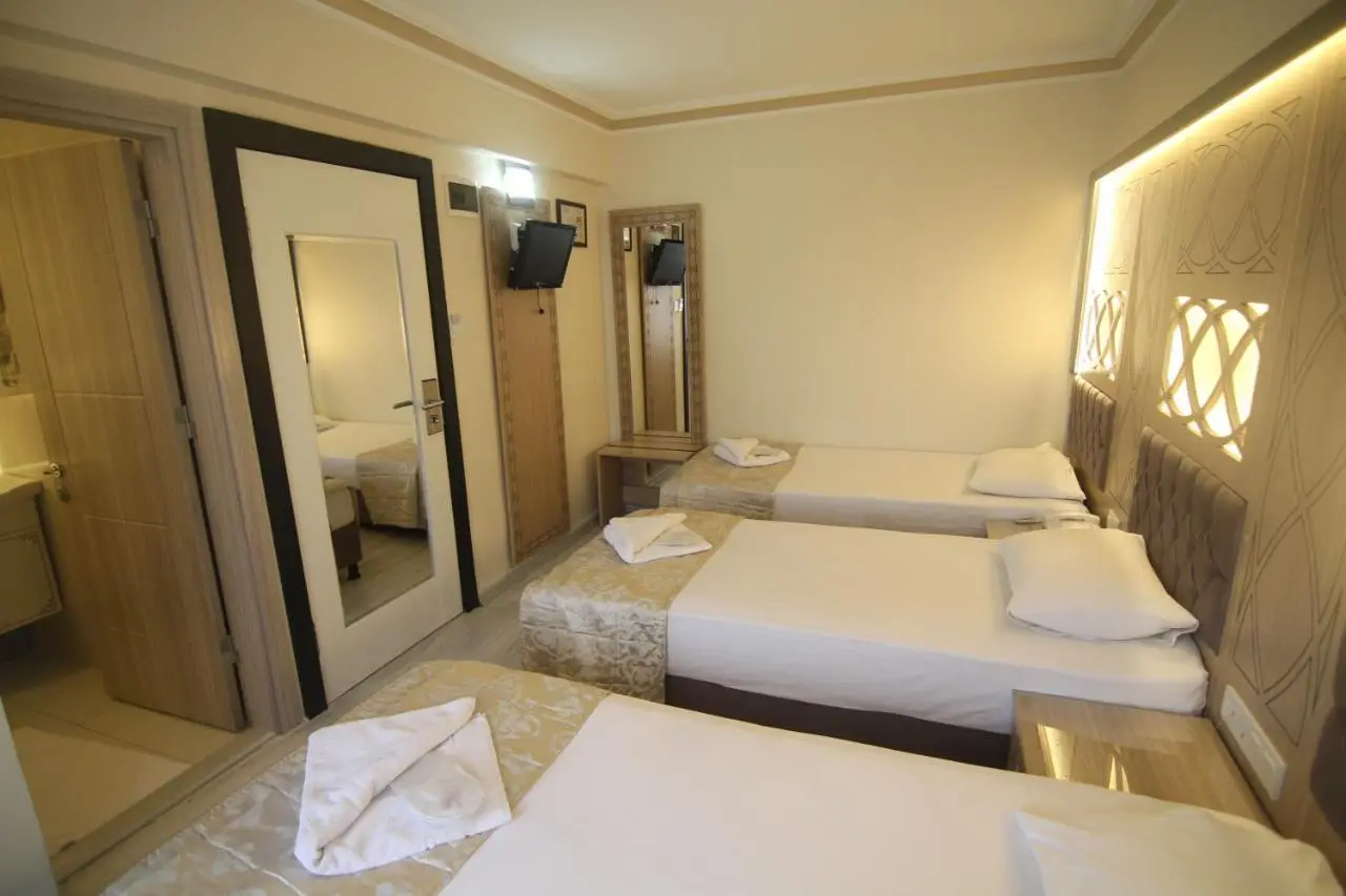 Grand Liza Hotel