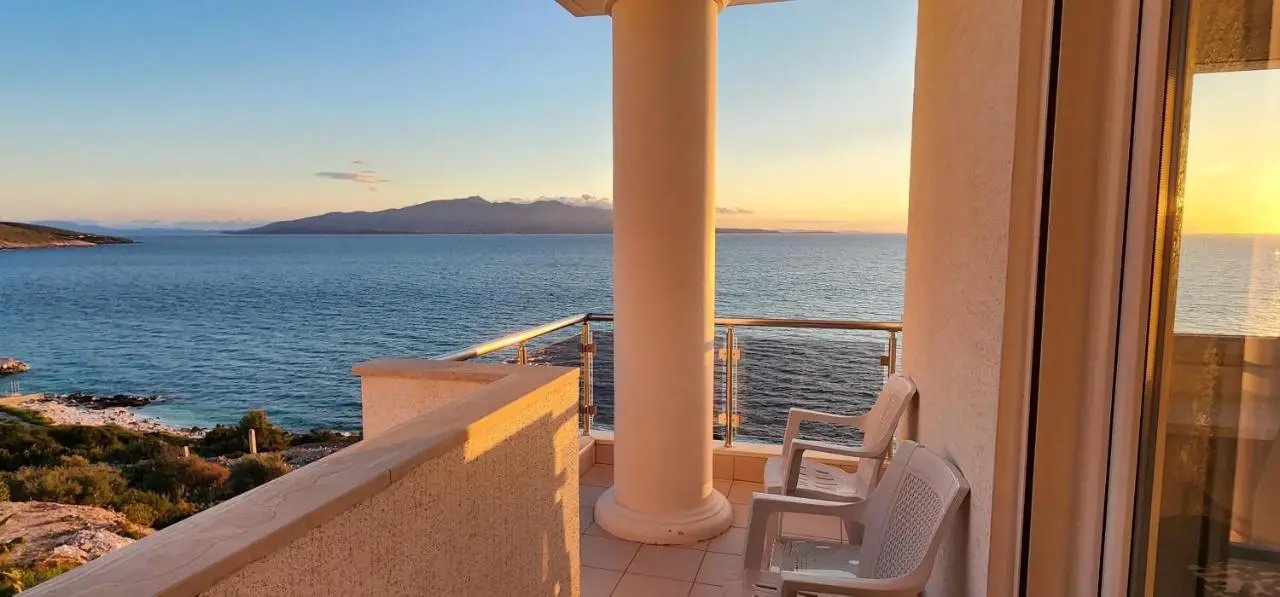 White Residence Luxury Apartments