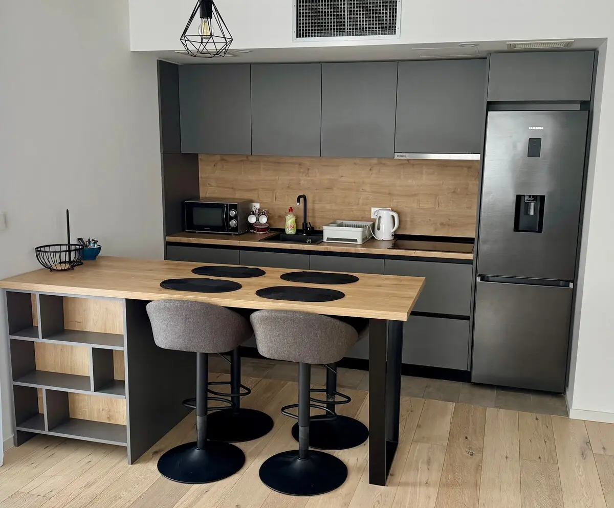 Lux Waves 2bdr apartment w/private parking